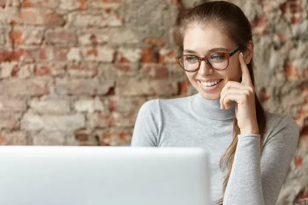 Inclusive eyewear shopping experience for low-vision users.
