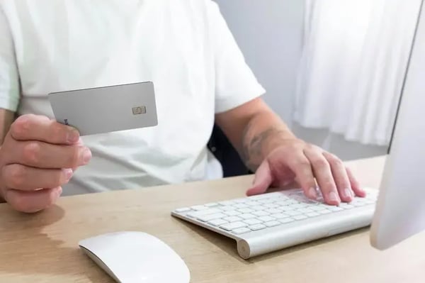 paying-on-computer-card